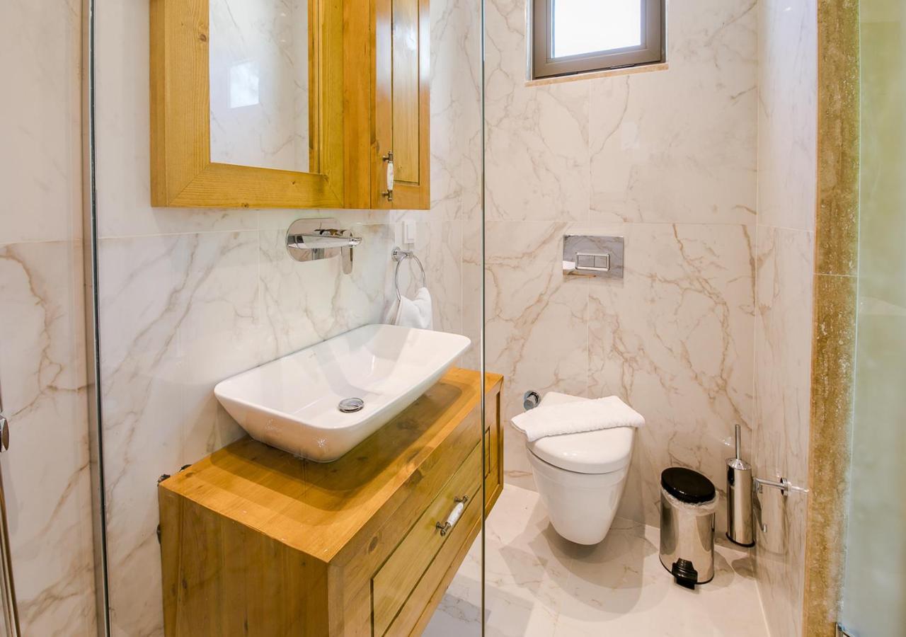 Villa 2 Sleeps 4 Isolated Honeymoon-Villa Sardunya Kaş Exteriör bild